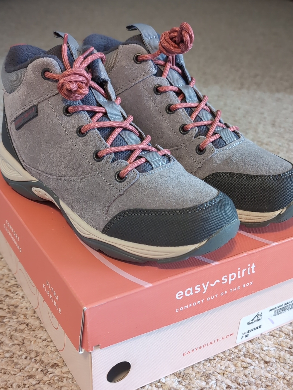 NIB Easy Spirit Women's Gray Suede Lace-Up Walking Hiking Boots  7B